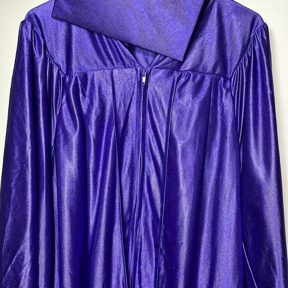 Purple graduation gown - Picture 3 of 9